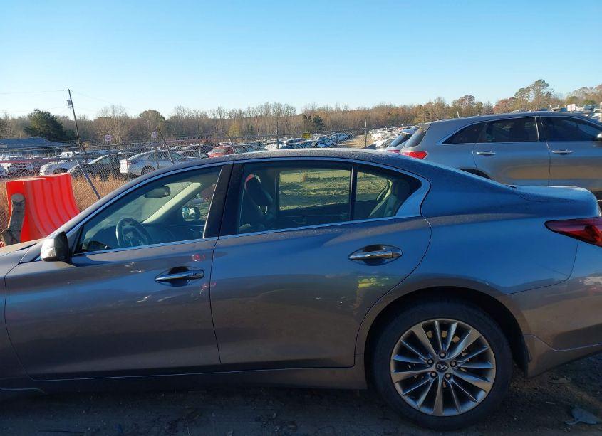 Photo 15 of 2018 Infiniti Q50 3.0T LUXE (VIN JN1EV7AR6JM611032)