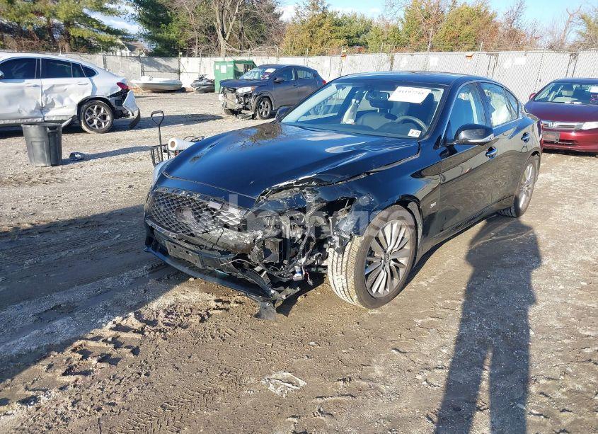Photo 2 of 2018 Infiniti Q50 3.0T LUXE (VIN JN1EV7AR8JM610173)