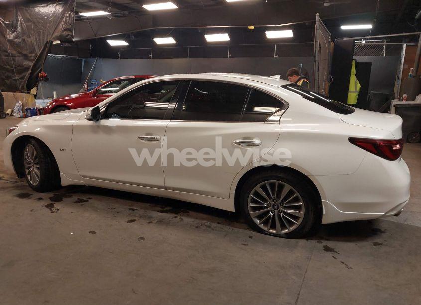 Photo 3 of 2018 Infiniti Q50 3.0T LUXE (VIN JN1EV7AR9JM433164)