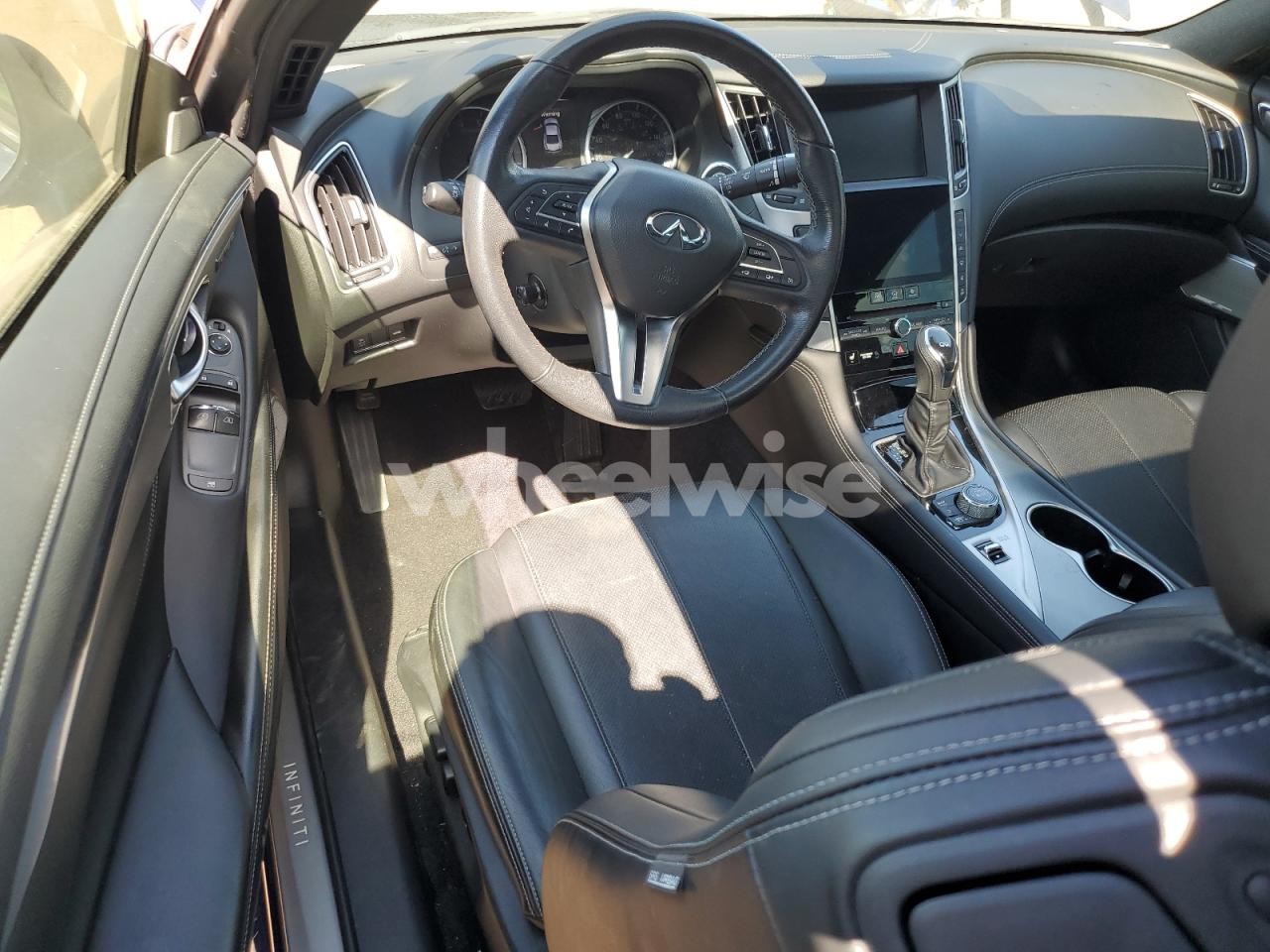 Photo 8 of 2018 INFINITI Q60 LUXE 300 (VIN JN1EV7EL0JM392963)