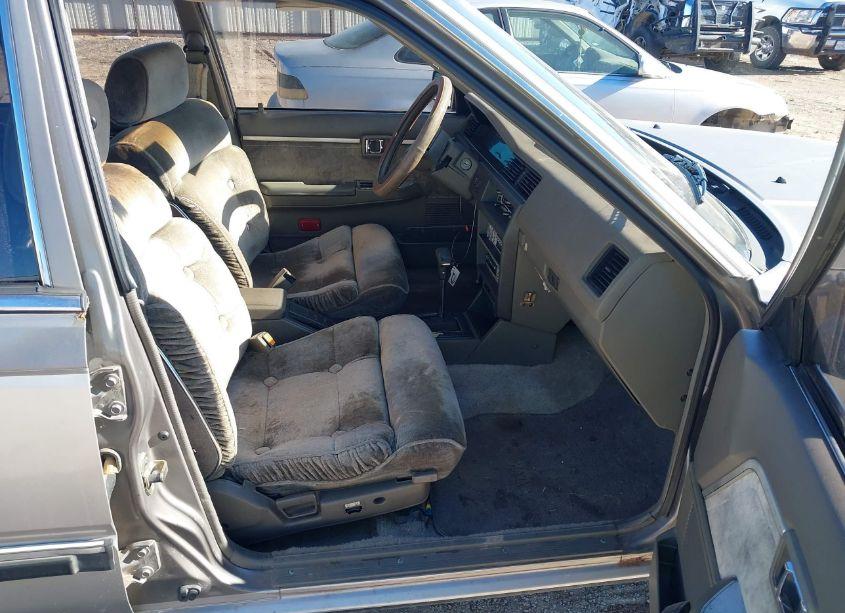 Photo 5 of 1985 Nissan Maxima (VIN JN1HU15S2FX003556)