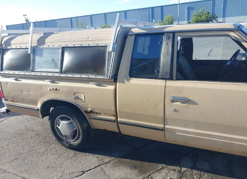 Photo 6 of 1983 Datsun 720 KING CAB (VIN JN6ND06S6DW015430)