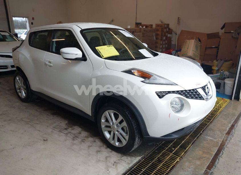 2017 Nissan Juke S (VIN JN8AF5MR0HT703976) main photo