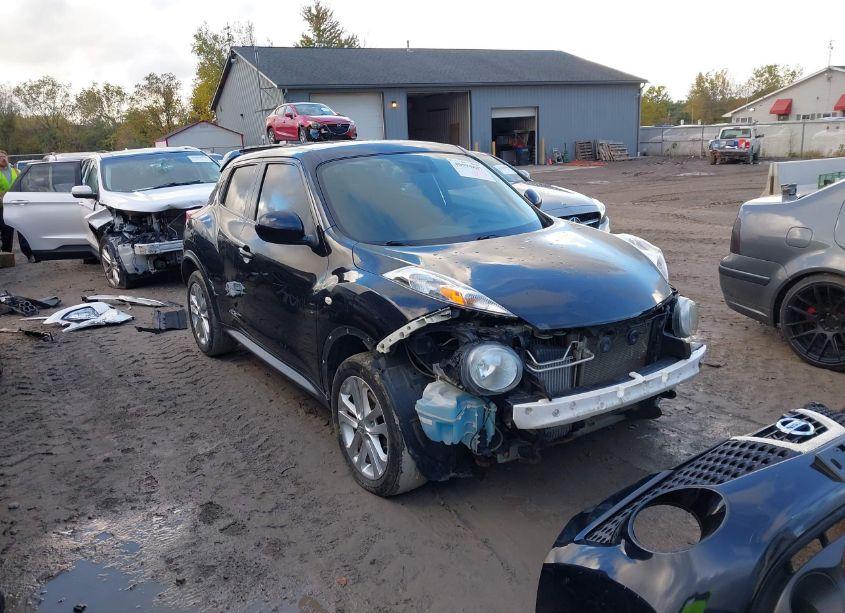 2011 Nissan Juke SV (VIN JN8AF5MR2BT023701) main photo