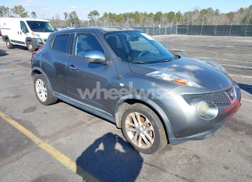2012 Nissan Juke SV (VIN JN8AF5MR2CT101590) main photo
