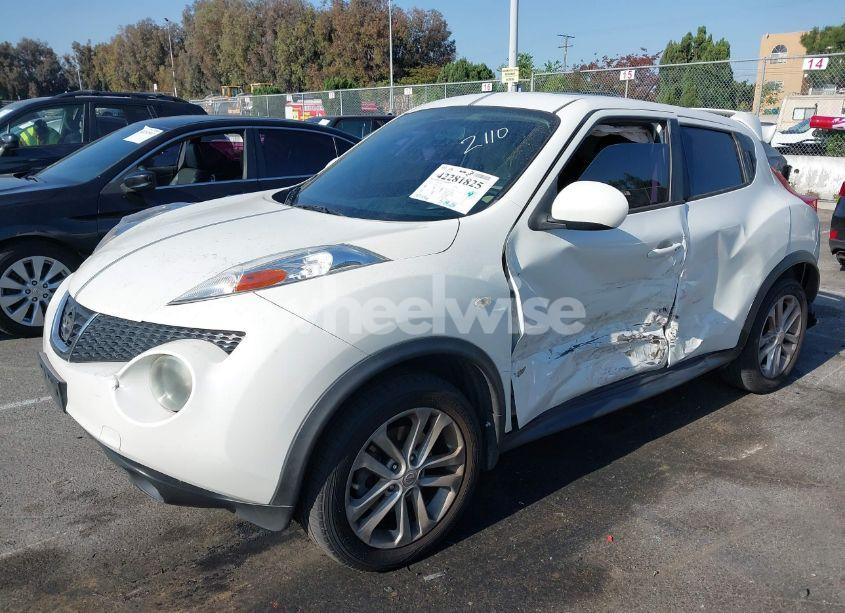 Photo 2 of 2014 Nissan Juke SV (VIN JN8AF5MR2ET362110)