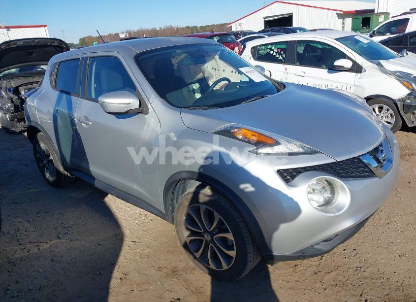 2017 Nissan Juke SV (VIN JN8AF5MR2HT700223) main photo