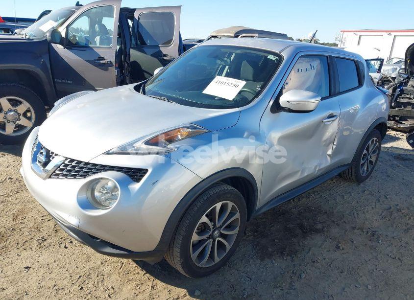 Photo 2 of 2017 Nissan Juke SV (VIN JN8AF5MR2HT700223)