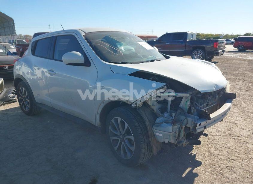 2011 Nissan Juke SV (VIN JN8AF5MR3BT022492) main photo