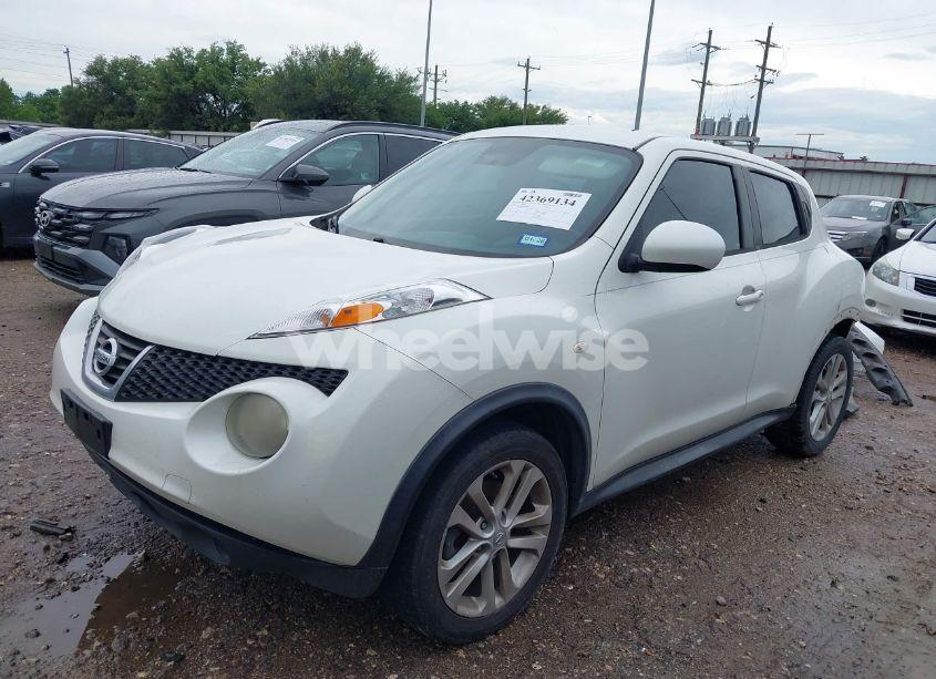 Photo 2 of 2014 Nissan Juke SV (VIN JN8AF5MR5ET360092)