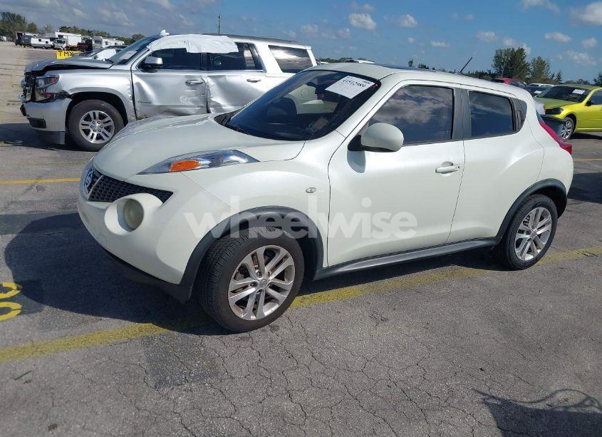 Photo 2 of 2011 Nissan Juke SV (VIN JN8AF5MR7BT011284)