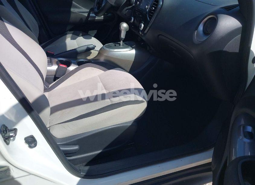 Photo 5 of 2011 Nissan Juke SV (VIN JN8AF5MR8BT022763)