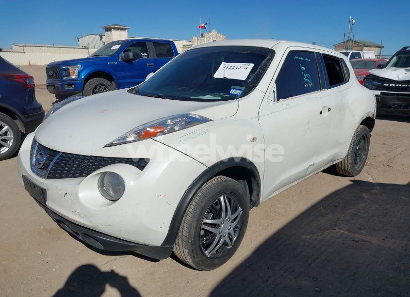 Photo 2 of 2013 Nissan Juke S (VIN JN8AF5MR9DT217600)