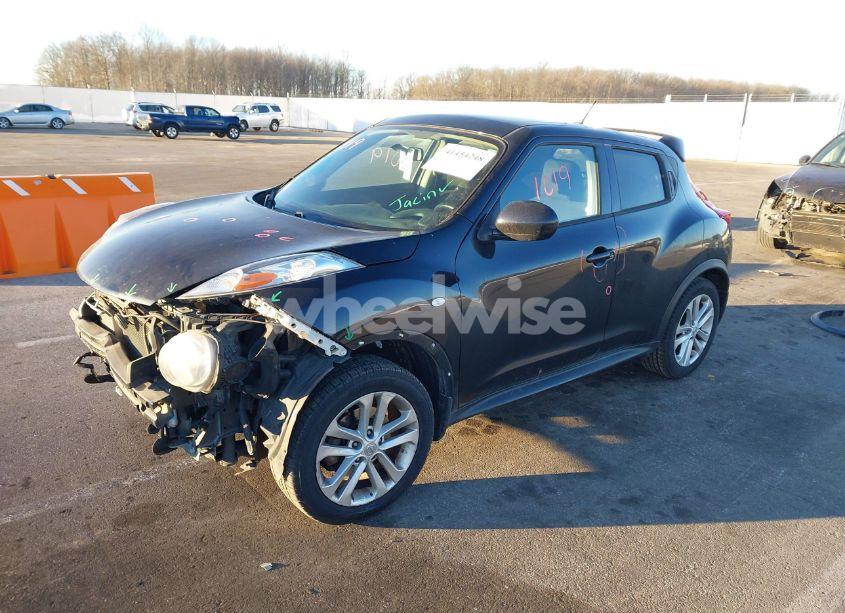 Photo 2 of 2014 Nissan Juke SV (VIN JN8AF5MV1ET363536)