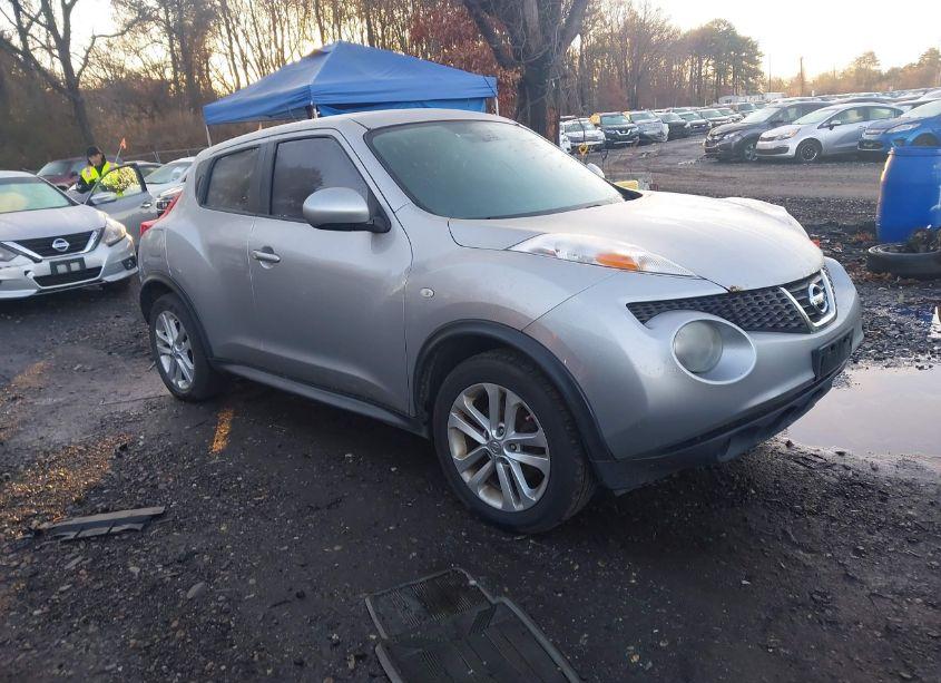 2011 Nissan Juke SV (VIN JN8AF5MV2BT026479) main photo