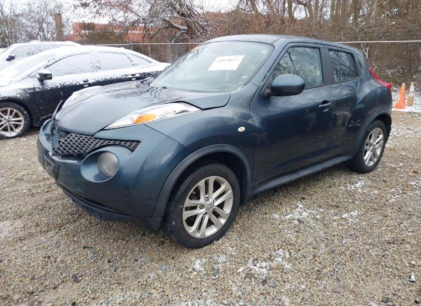 Photo 2 of 2014 Nissan Juke SV (VIN JN8AF5MV2ET480901)