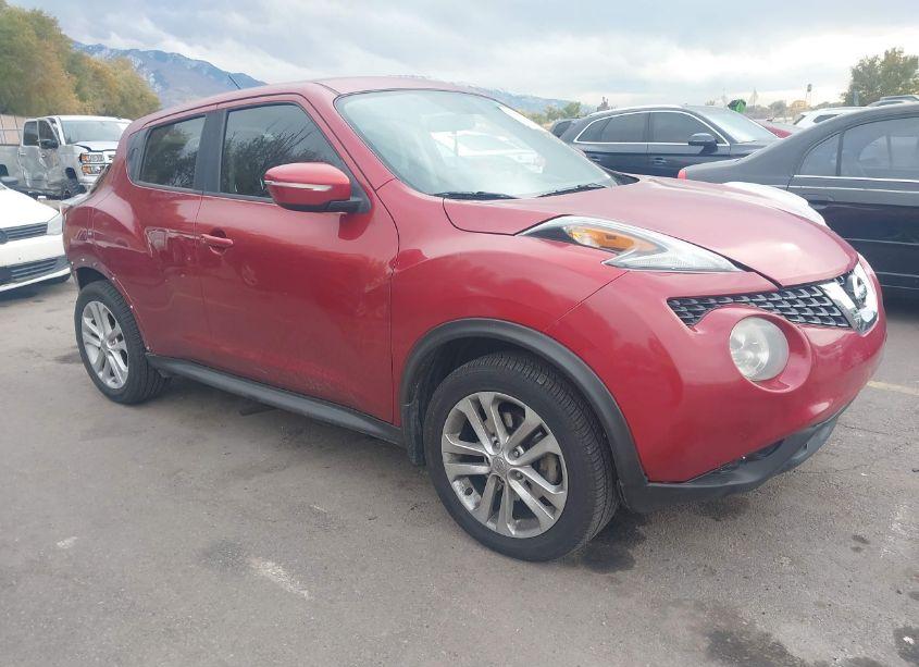 2015 Nissan Juke S (VIN JN8AF5MV2FT565030) main photo