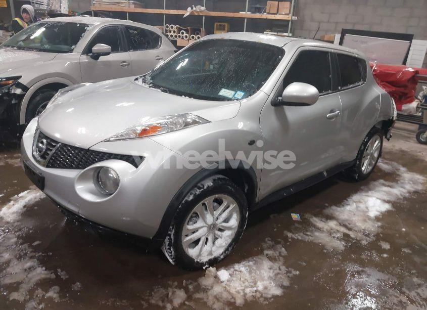 Photo 2 of 2013 Nissan Juke SV (VIN JN8AF5MV4DT205822)