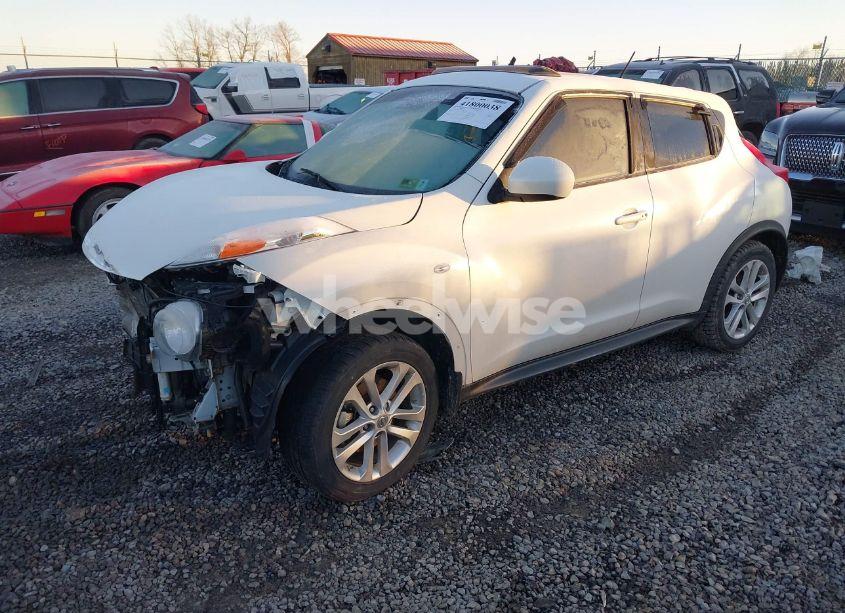 Photo 2 of 2014 Nissan Juke SV (VIN JN8AF5MV4ET361411)