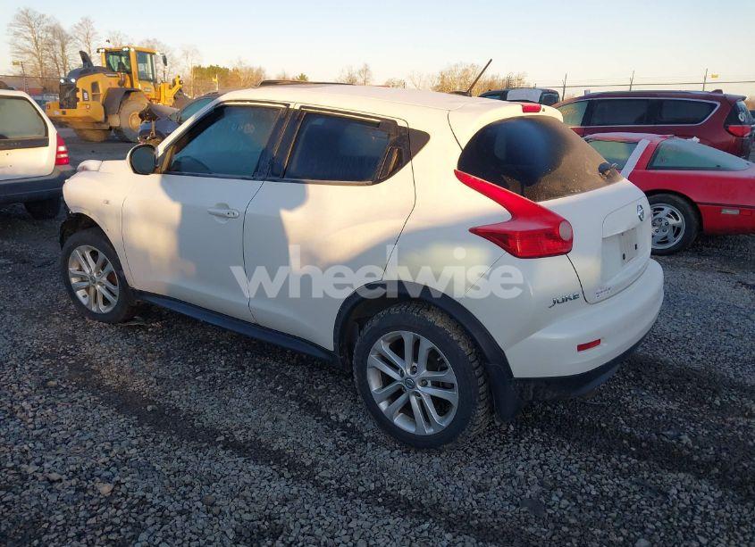 Photo 3 of 2014 Nissan Juke SV (VIN JN8AF5MV4ET361411)