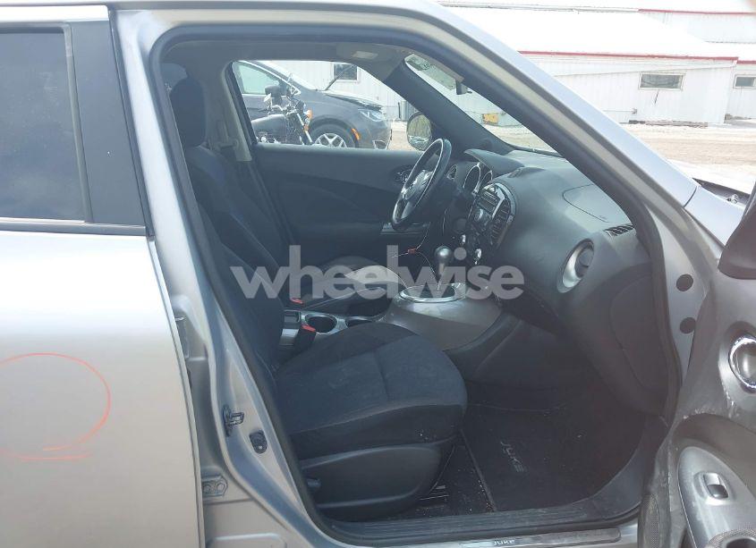 Photo 5 of 2011 Nissan Juke SV (VIN JN8AF5MV6BT023875)