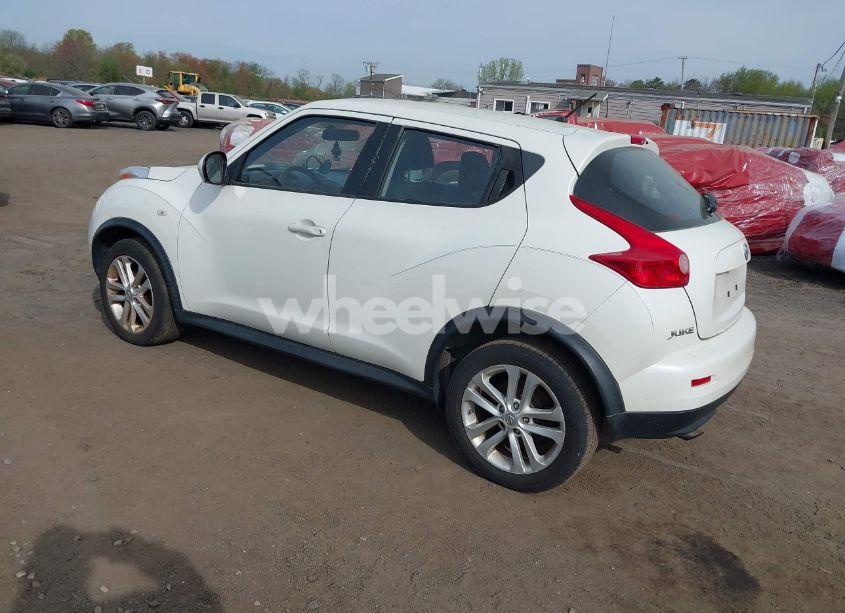 Photo 3 of 2014 Nissan Juke S (VIN JN8AF5MV6ET482103)