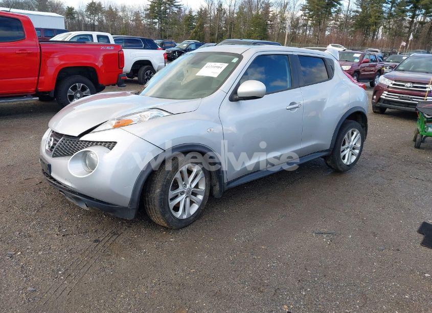 Photo 2 of 2014 Nissan Juke SV (VIN JN8AF5MV8ET363145)