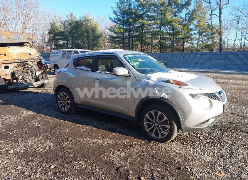 2017 Nissan Juke SV (VIN JN8AF5MVXHT753345) main photo