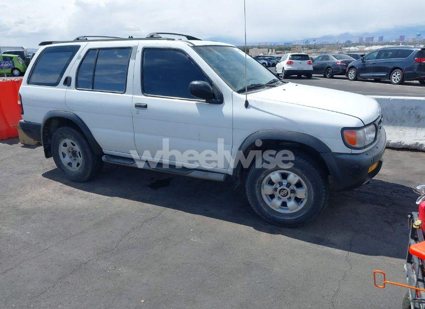 1996 Nissan Pathfinder LE/SE/XE (VIN JN8AR05Y1TW003648) main photo