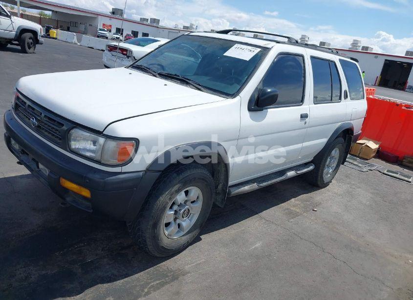 Photo 2 of 1996 Nissan Pathfinder LE/SE/XE (VIN JN8AR05Y1TW003648)