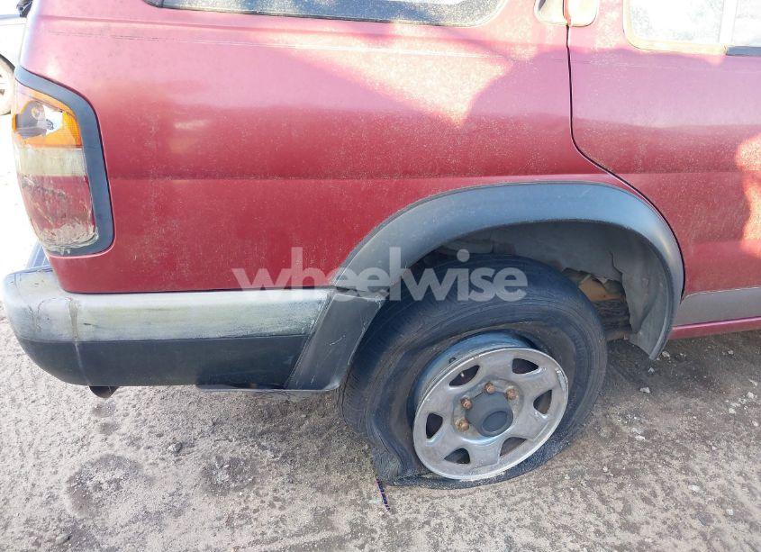 Photo 6 of 1996 Nissan Pathfinder LE/SE/XE (VIN JN8AR05Y3TW012884)