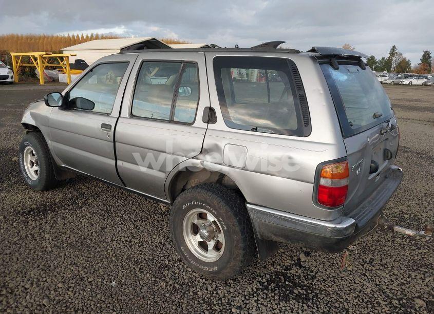 Photo 3 of 1998 Nissan Pathfinder LE/SE/XE (VIN JN8AR05YXWW234858)