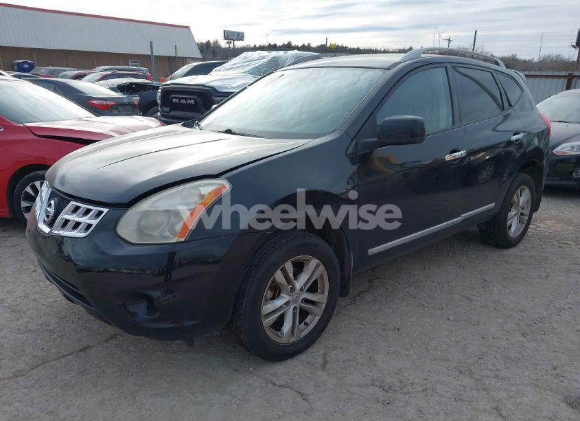 Photo 2 of 2013 Nissan Rogue SV (VIN JN8AS5MT0DW013533)