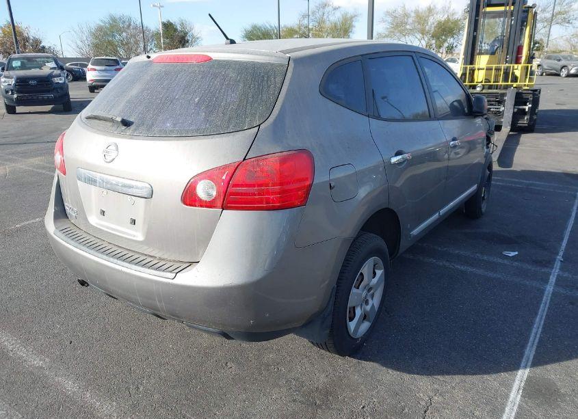 Photo 4 of 2014 Nissan Rogue SELECT S (VIN JN8AS5MT0EW618976)