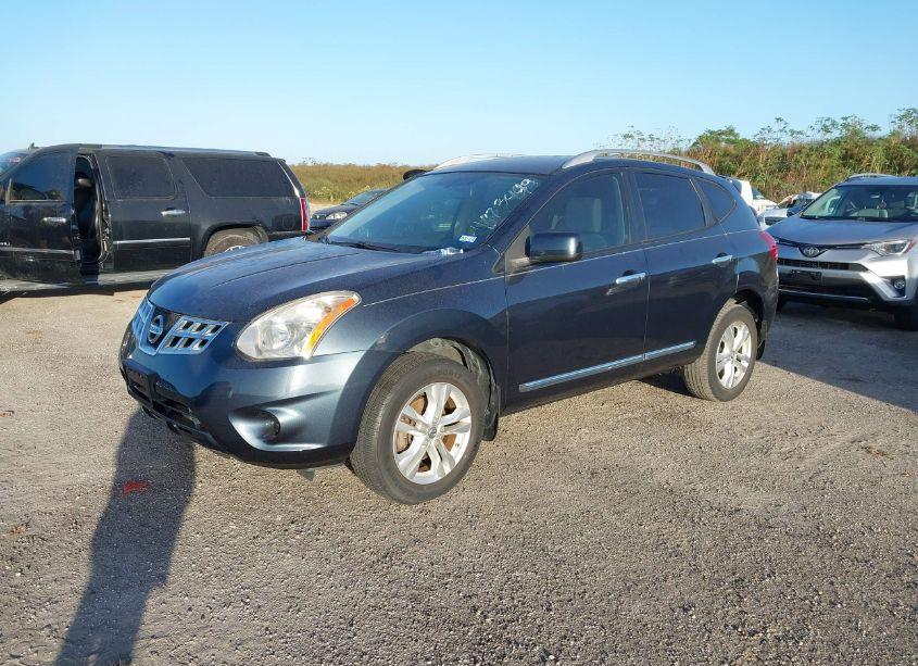 Photo 2 of 2013 Nissan Rogue SV (VIN JN8AS5MT1DW001584)