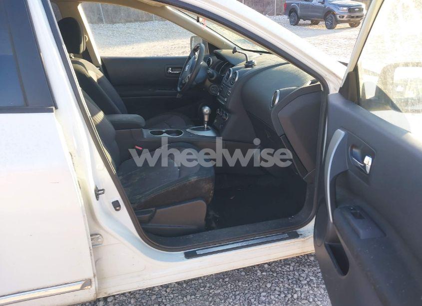 Photo 5 of 2013 Nissan Rogue SV (VIN JN8AS5MT1DW534860)