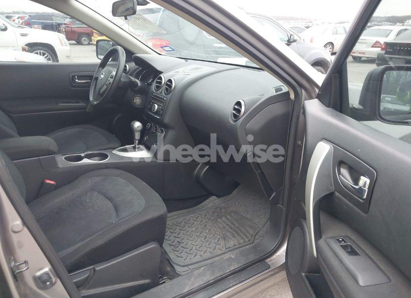 Photo 5 of 2013 Nissan Rogue S (VIN JN8AS5MT1DW544479)