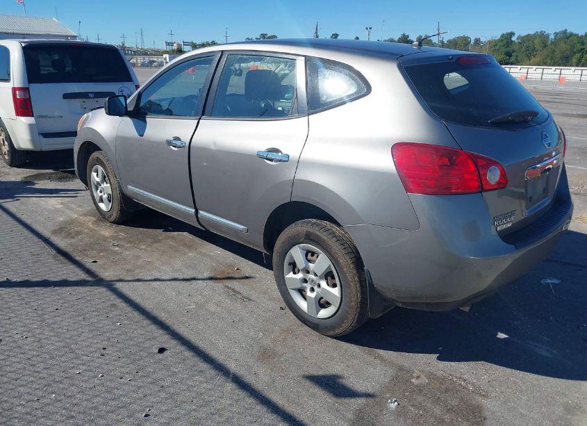 Photo 3 of 2014 Nissan Rogue SELECT S (VIN JN8AS5MT1EW613964)