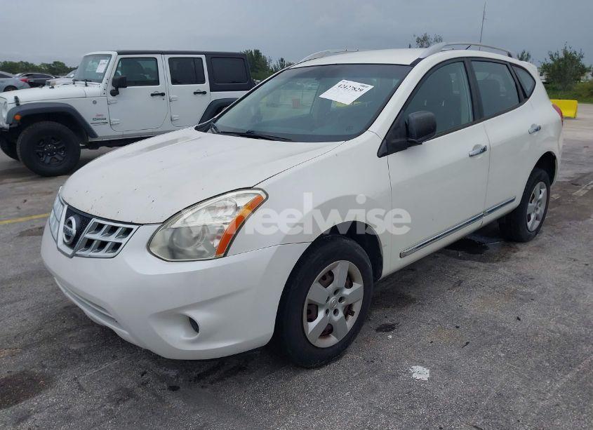 Photo 2 of 2015 Nissan Rogue SELECT S (VIN JN8AS5MT1FW153805)