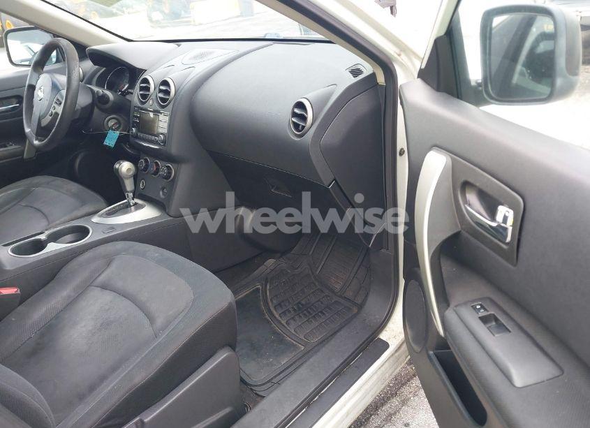 Photo 5 of 2015 Nissan Rogue SELECT S (VIN JN8AS5MT1FW153805)