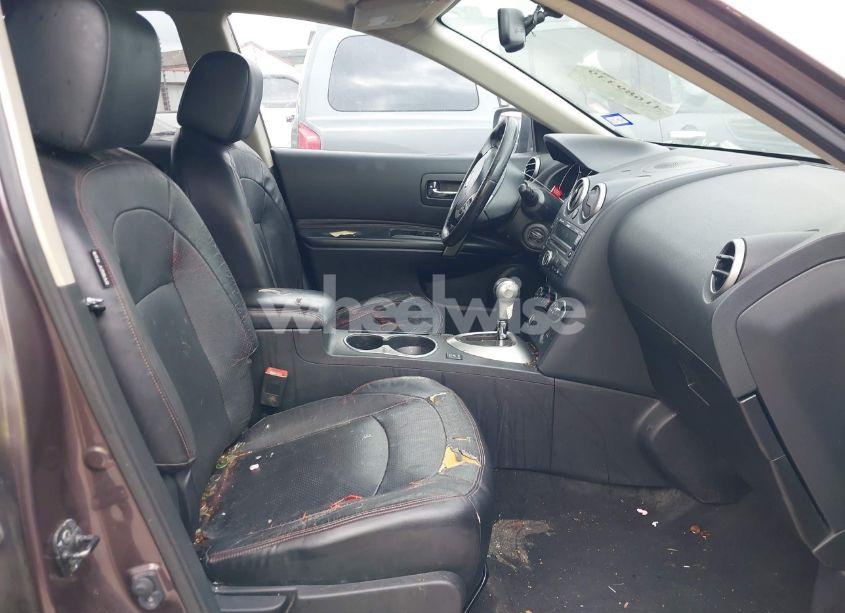 Photo 5 of 2010 Nissan Rogue SL (VIN JN8AS5MT2AW030300)