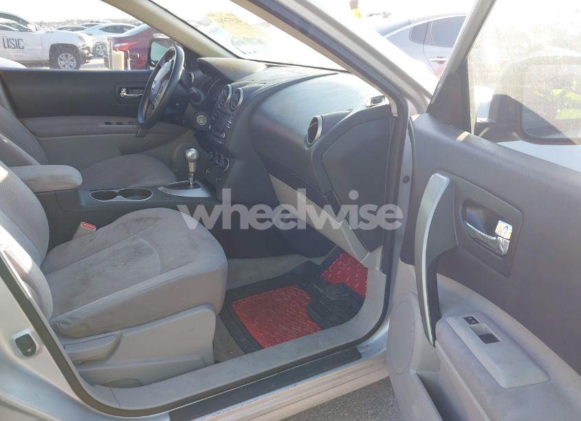 Photo 5 of 2013 Nissan Rogue S (VIN JN8AS5MT2DW023321)