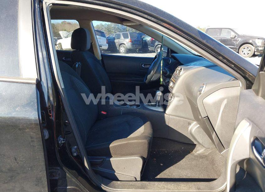 Photo 5 of 2013 Nissan Rogue S (VIN JN8AS5MT2DW504721)