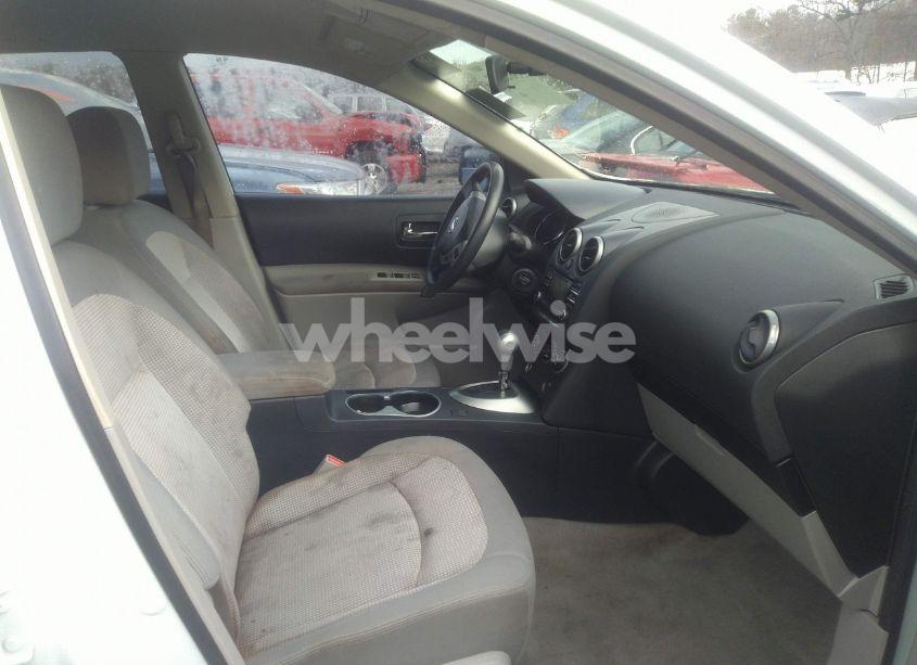 Photo 5 of 2013 Nissan Rogue SV (VIN JN8AS5MT2DW540876)