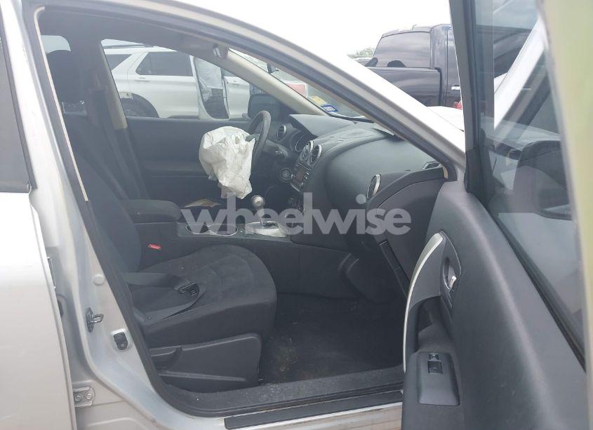 Photo 5 of 2014 Nissan Rogue SELECT S (VIN JN8AS5MT2EW103350)