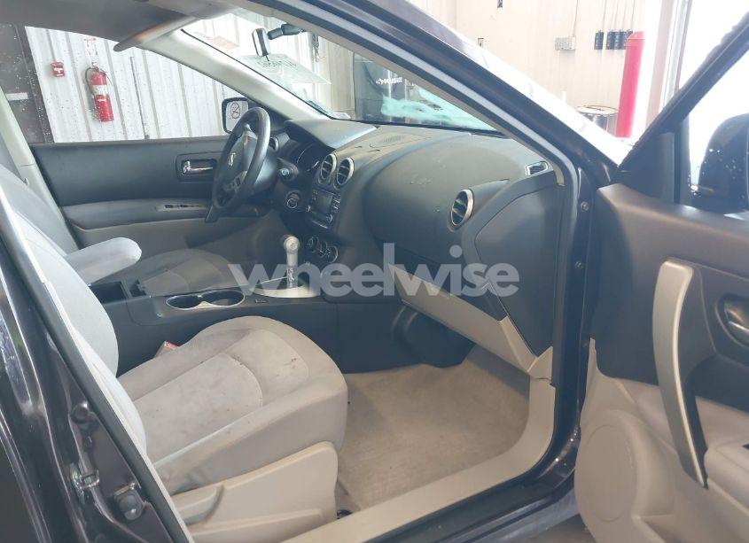 Photo 5 of 2014 Nissan Rogue SELECT S (VIN JN8AS5MT2EW622740)