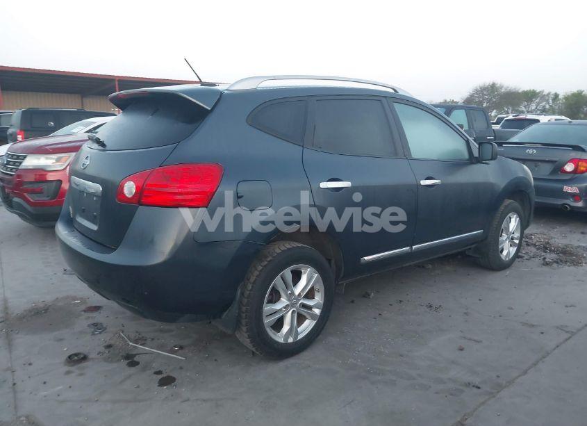 Photo 4 of 2015 Nissan Rogue SELECT S (VIN JN8AS5MT2FW155627)