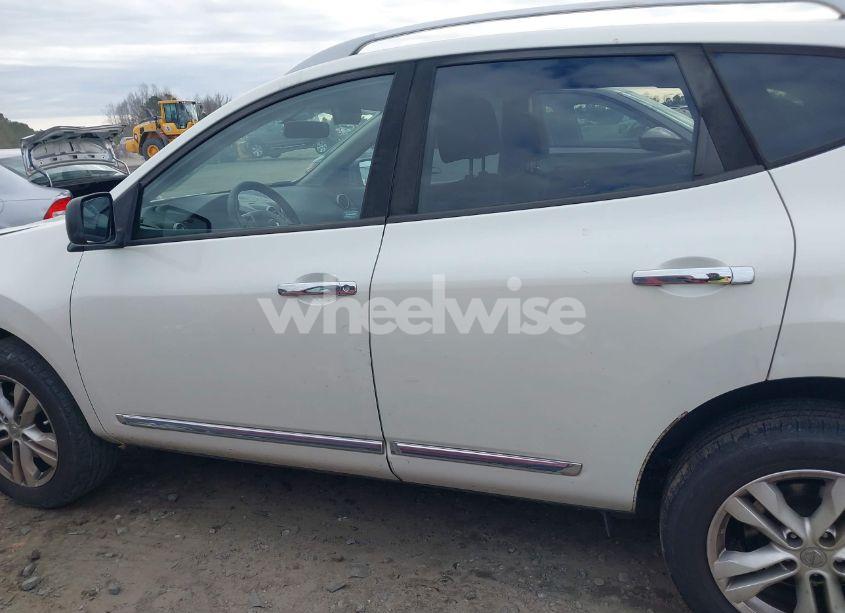 Photo 15 of 2015 Nissan Rogue SELECT S (VIN JN8AS5MT2FW164800)