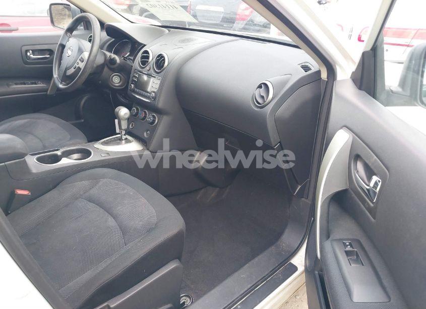 Photo 5 of 2015 Nissan Rogue SELECT S (VIN JN8AS5MT2FW164800)