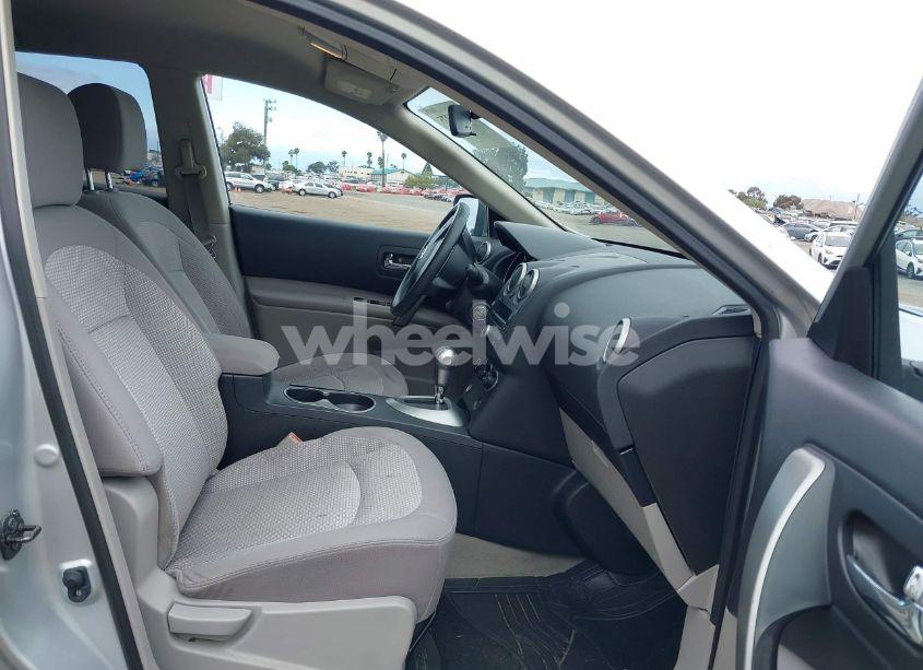 Photo 5 of 2010 Nissan Rogue SL (VIN JN8AS5MT3AW002537)